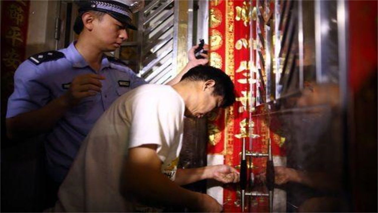 中山请开锁师傅开了锁后，师傅